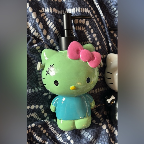 Hello Kitty Halloween Soap Dispenser bundle (3) - Picture 4 of 9